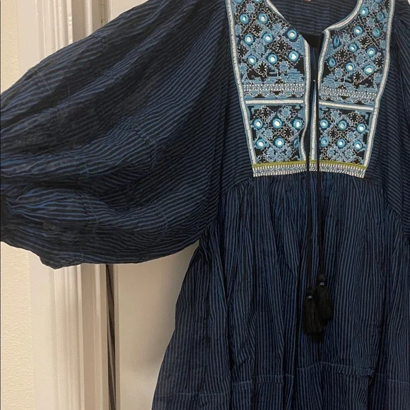 Free People Navy Embroidered Tunic with Balloon Sleeves, Size Medium, EUC - Picture 7 of 8